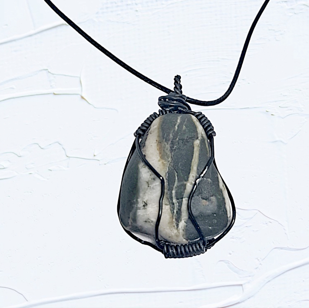 🙋 10/$20. Natural Black & White Lake Erie Stone Pendant